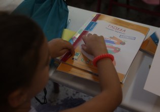 Στα θρανία ξανά οι μαθητές για τη νέα σχολική χρονιά [Φωτογραφίες]