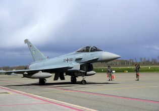 Στους ουρανούς το νέο πεδίο διαμάχης NATO και Ρωσίας – Drones, αεροσκάφη και αερόστατα στο προσκήνιο