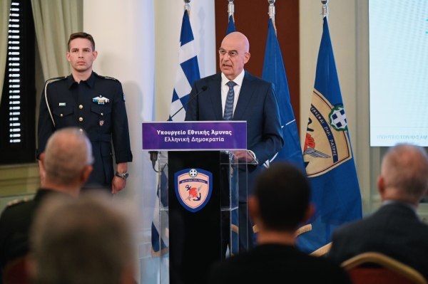 Σαρωτικές αλλαγές στις Ένοπλες Δυνάμεις – Τι ανακοίνωσε ο Δένδιας για θητεία, απαλλαγές, στράτευση γυναικών