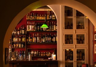 Ανακοινώθηκε η πρώτη λίστα με τα καλύτερα μπαρ του κόσμου για το 2025 – H Αθήνα συμμετέχει στο πάρτυ