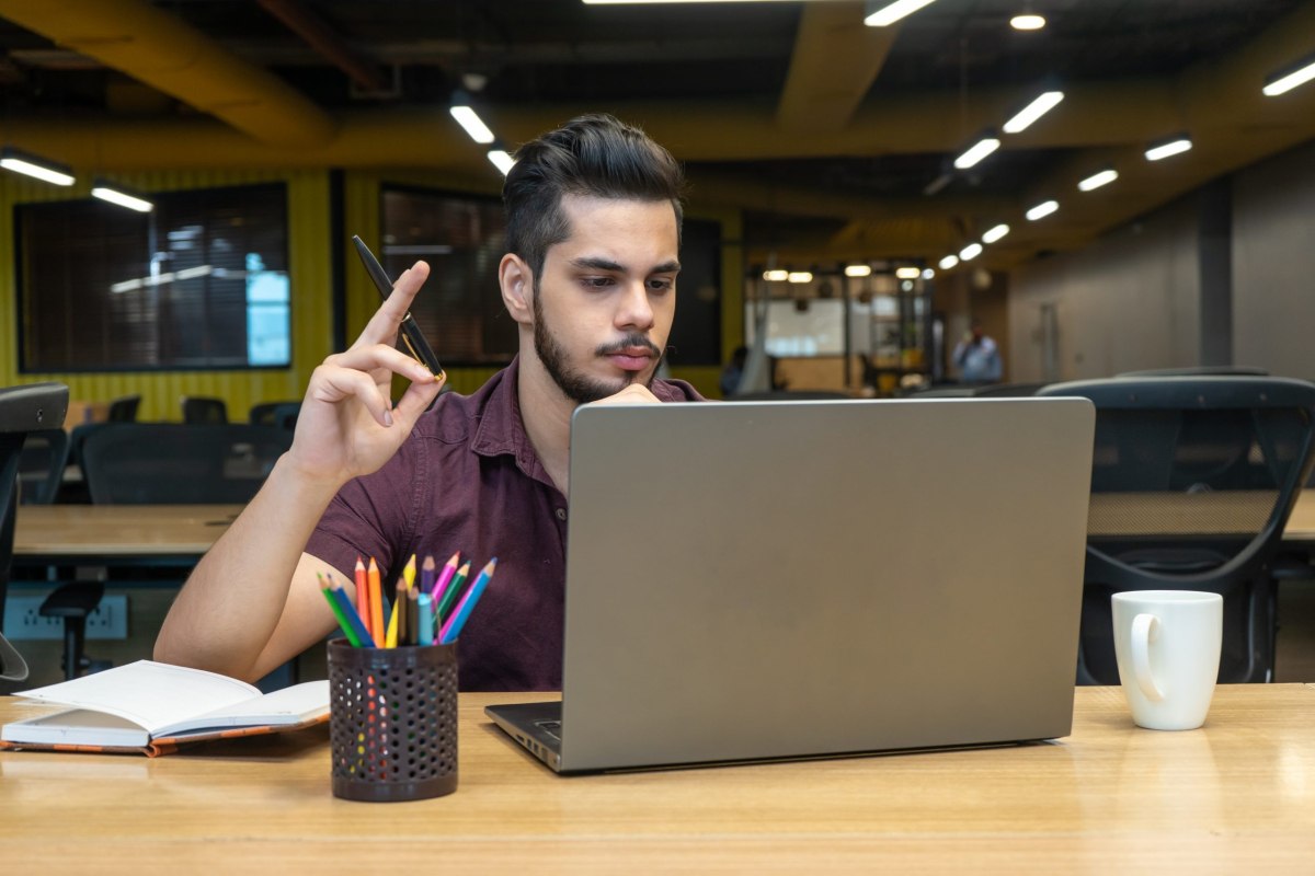 Οι συνθήκες που διαμορφώνονται στην αγορά εργασίας είναι ιδιαίτερα πιεστικές για τους νέους που αναζητούν την πρώτη τους δοελειά