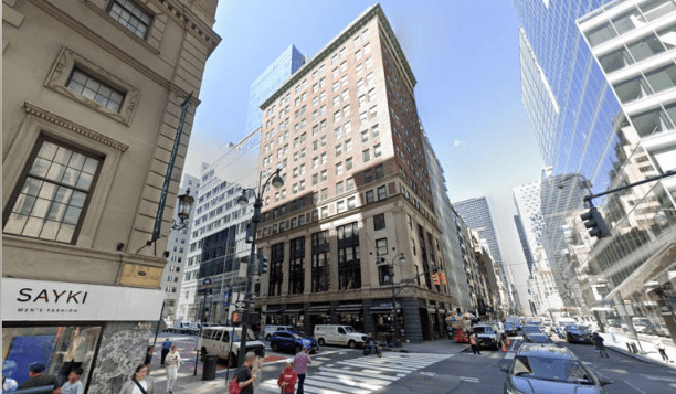 Γιατί ο Mr. Zara πούλησε κτίριο γραφείων με ζημία 60%