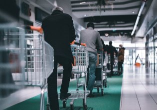 Ακρίβεια: Ασήκωτο το «καλάθι» για τα νοικοκυριά – Σε επίπεδα ρεκόρ ο πληθωρισμός τροφίμων