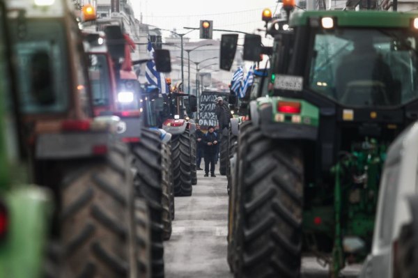 Αγρότες: Βγάζουν τα τρακτέρ στη Θεσσαλία – Πού θα στήσουν «μπλόκο»