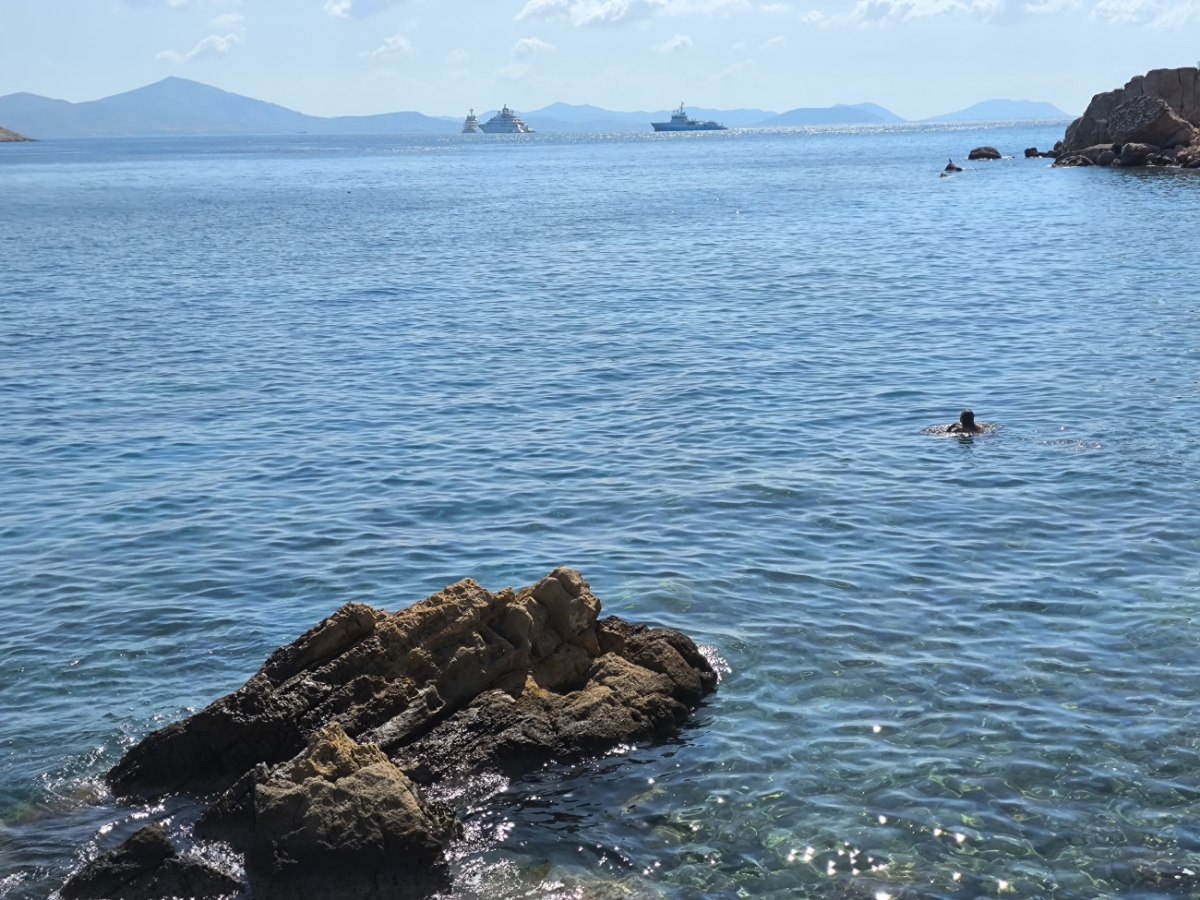 Καιρός: Μικρή πτώση της θερμοκρασίας και τοπικές βροχές την Παρασκευή