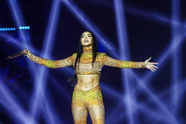 Η Αναστασία «ξεσήκωσε» τη Θεσσαλονίκη – Πλήθος κόσμου στη συναυλία της στα πλαίσια της ΔΕΘ