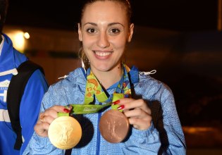 Άννα Κορακάκη: Αποκαλύπτει ότι παντρεύτηκε πριν 2 χρόνια και δημοσιεύει τις φωτογραφίες γάμου της