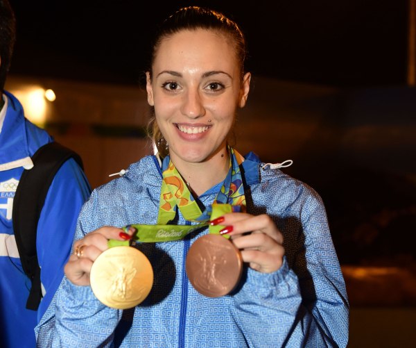 Άννα Κορακάκη: Αποκαλύπτει ότι παντρεύτηκε πριν 2 χρόνια και δημοσιεύει τις φωτογραφίες γάμου της