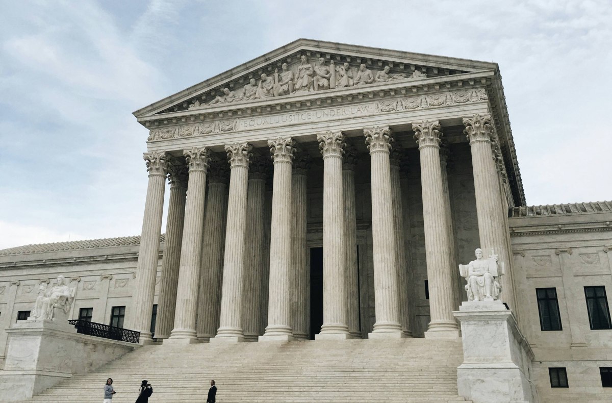 ΗΠΑ: Στις 5 Νοεμβρίου στο Ανώτατο Δικαστήριο η εκδίκαση της προσφυγής ενάντια στους δασμούς του Τραμπ