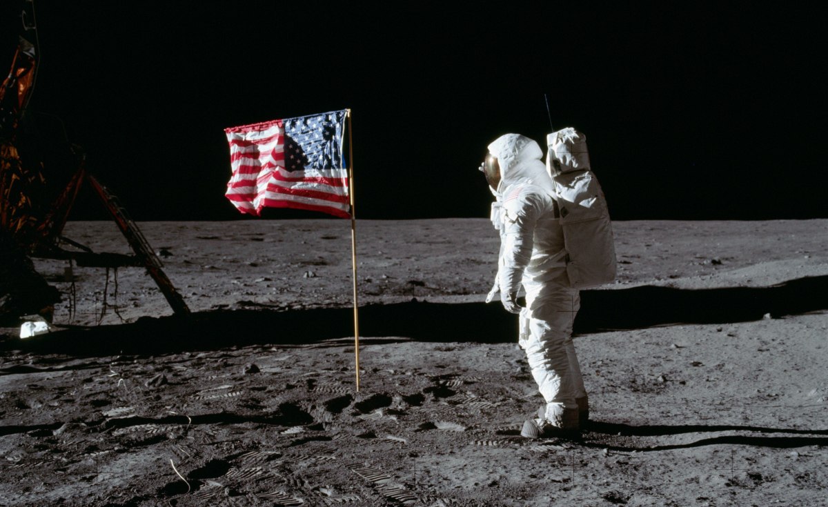 Ελπίζω να έχουν καλύτερα γραφικά: Η NASA ετοιμάζεται να επιστρέψει στη Σελήνη και οι συνωμοσιολόγοι παρτάρουν