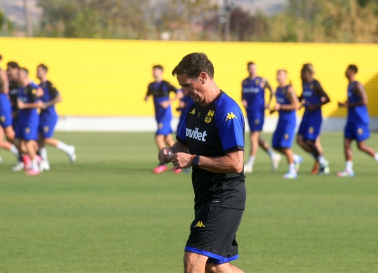 Ο Άρης ανακοίνωσε τον Μανόλο Χιμένεθ – Βοηθός του ο Τσιγκρίνσκι (Pics)