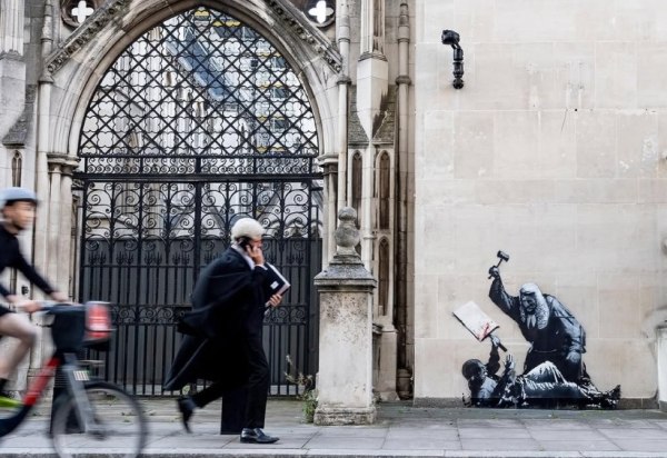 Το νέο έργο του Banksy μπορεί να αποκαλύψει την ταυτότητά του; – Τι ερευνούν οι Αρχές