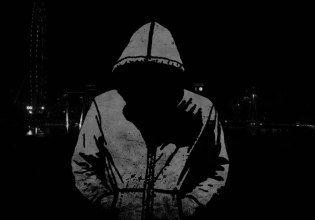 Η ακροδεξιά προελαύνει, η ρητορική μίσους και η τοξικότητα εκτοξεύονται