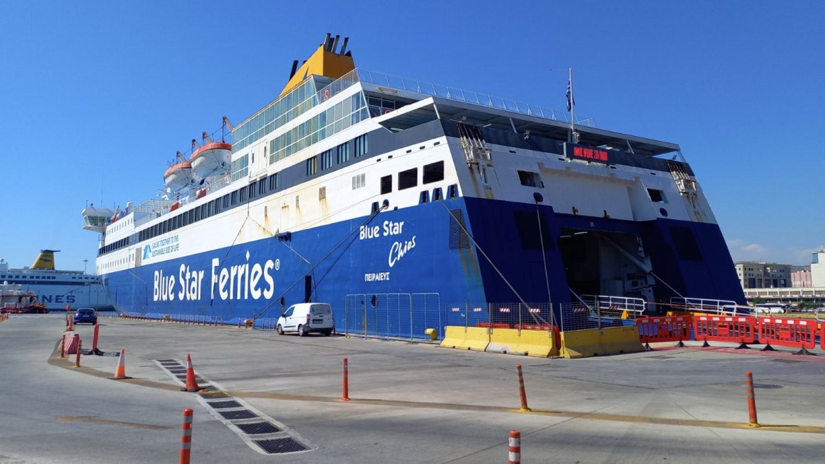 Συνελήφθησαν ο Πλοίαρχος και ο Α΄ Μηχανικός του «Blue Star Chios» μετά τον θάνατο 20χρονου ναυτικού