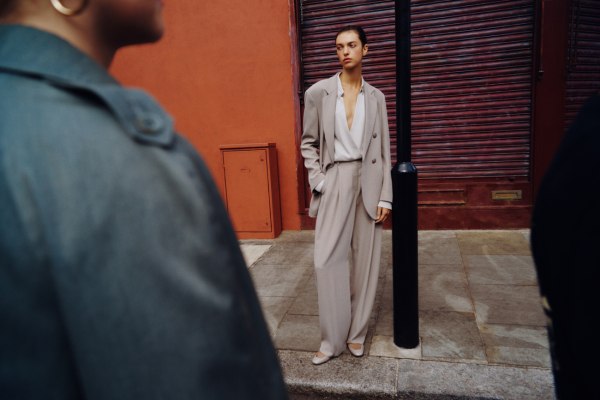 Γκρεζ – Ο Τζόρτζιο Αρμάνι ανακάλυψε ένα δικό του χρώμα