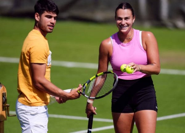 H Αρίνα Σαμπαλένκα αποκάλεσε στον «αέρα»… Γιανίκ τον Κάρλος Αλκαράθ! – Η αντίδρασή του