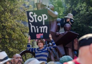 Σικάγο: Διαδηλώσεις ενάντια στις απειλές του Τραμπ για ανάπτυξη της Εθνοφρουράς και της ICE
