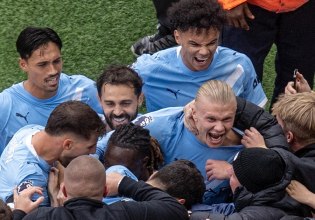 Η Σίτι απέλυσε εργαζόμενό της που φορούσε φανέλα της Γιουνάιτεντ κατά τη διάρκεια του ντέρμπι του Μάντσεστερ