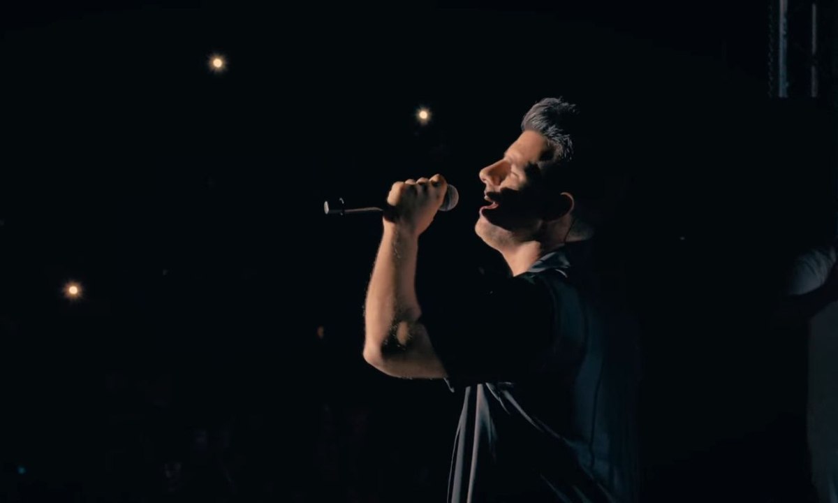 Θοδωρής Φέρρης: «Όνειρο Θα ‘Ναι Ξανά (Κούνια)» – Η πιο ερωτική επιτυχία σ’ ένα ατμοσφαιρικό video