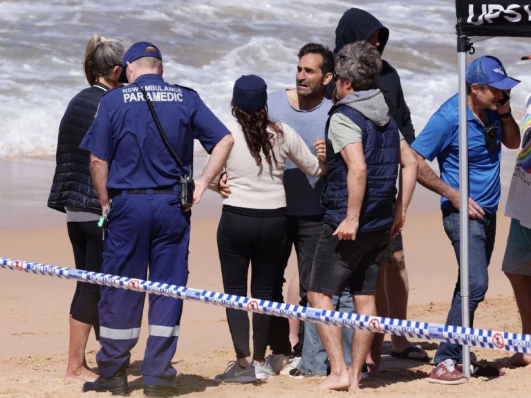 Η στιγμή που ο δίδυμος αδερφός του Ψυλλάκη φτάνει στη μοιραία παραλία