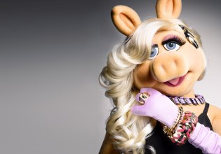 Miss Piggy στο σφυρί: Επετειακή δημοπρασία για τα 70 χρόνια του σπουδαίου Τζιμ Χένσον
