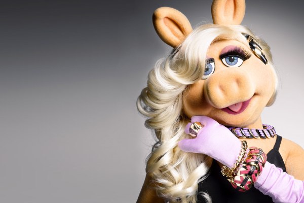 Miss Piggy στο σφυρί: Επετειακή δημοπρασία για τα 70 χρόνια του σπουδαίου Τζιμ Χένσον
