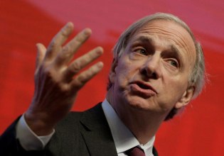 Προειδοποίηση Ρέι Ντάλιο: Ο Τραμπ μας γυρνάει στον αυταρχισμό του 1930