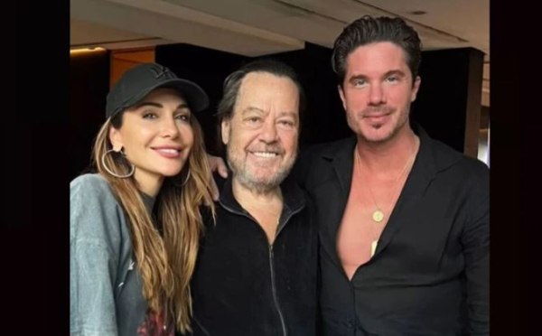 Δέσποινα Βανδή: Η συνάντηση με Γιάννη Πάριο και Νίκο Οικονομόπουλο στην πρεμιέρα της στη Θεσσαλονίκη