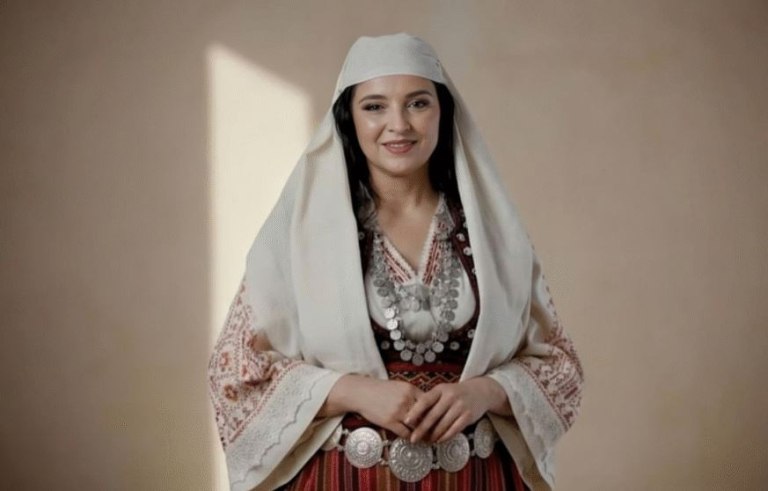 Στην αντεπίθεση η AI υπουργός της Αλβανίας – «Ο πραγματικός κίνδυνος για τα Συντάγματα…»