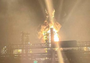 Ρωσία: Κόλαση φωτιάς σε μεγάλο διυλιστήριο – Η Ουκρανία επιτέθηκε με μη επανδρωμένο αεροσκάφος [βίντεο]