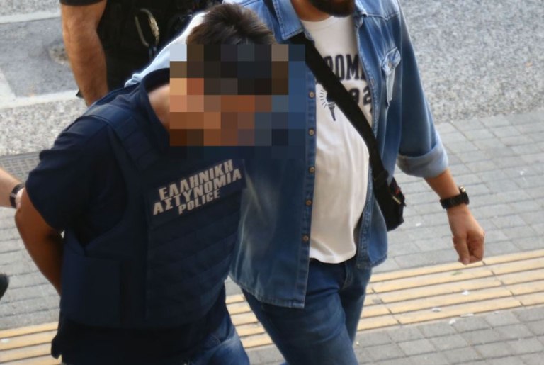 Θεσσαλονίκη: Δίωξη για ανθρωποκτονία από πρόθεση στον 50χρονο αδελφοκτόνο – «Θόλωσα και έχασα τον έλεγχο»