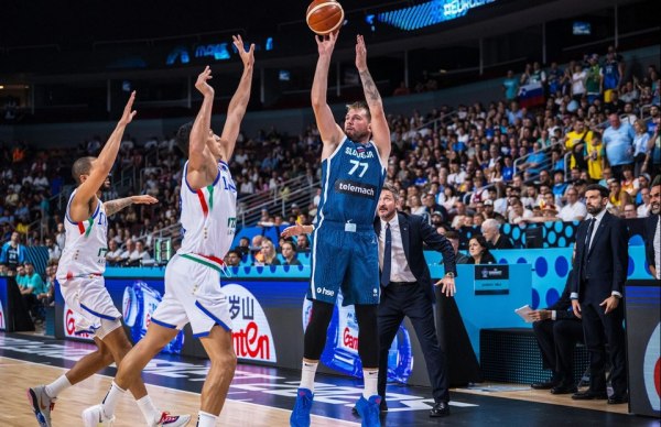 Ιταλία – Σλοβενία 77-84: Ο «Βασιλιάς» Ντόντσιτς έστειλε την ομάδα του στους «8»