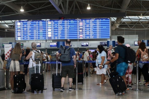 Ελ. Βενιζέλος: Τι θα γίνει με τους ελεγκτές εναέριας κυκλοφορίας
