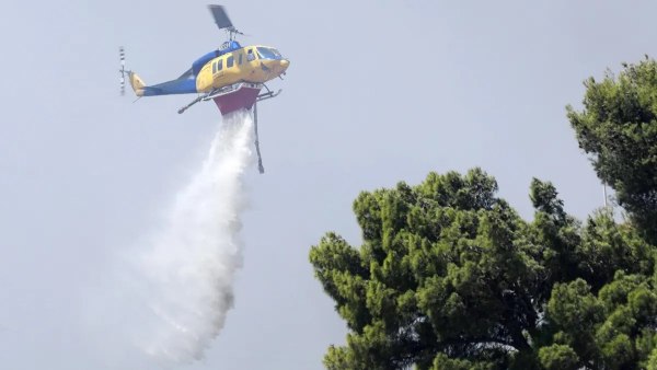 Φωτιά σε δασική έκταση στο Εξαμίλι στη Θεσσαλονίκη – Κινητοποιήθηκαν και δύο ελικόπτερα