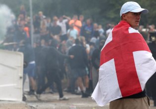 O Στάρμερ παραδίδει την Μεγάλη Βρετανία στην ακροδεξιά