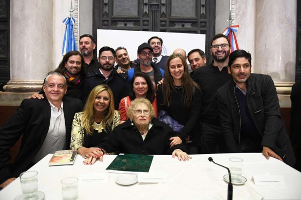 Αργεντινή: Πέθανε στα 106 της η εμβληματική γιαγιά της Πλατείας Μαΐου, Ρόσα Ροϊσινμπλίτ