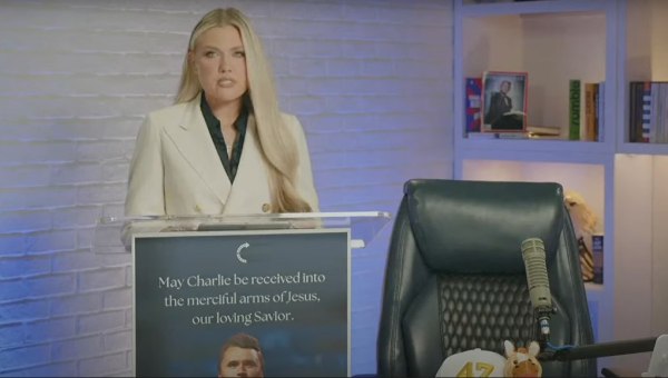 ΗΠΑ: «Η φωνή του συζύγου μου θα ηχεί πιο δυνατά από ποτέ» – Το συγκινητικό μήνυμα της χήρας του Τσάρλι Κερκ