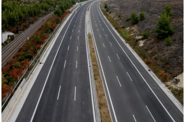 Θήβα: Συνελήφθησαν πέντε άτομα που πετούσαν πέτρες σε διερχόμενα οχήματα στην εθνική οδό