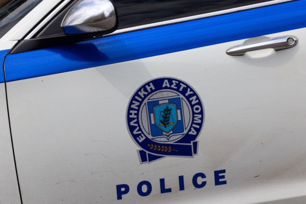 Θεσσαλονίκη: Πολίτης εντόπισε 5χρονη να περιπλανιέται βράδυ – Συνελήφθη η θεία της