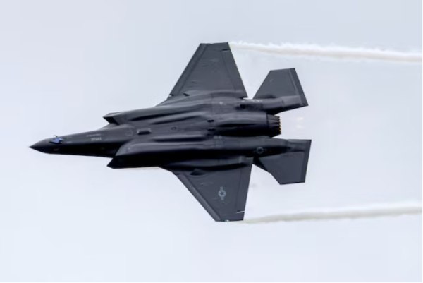 Οι ΗΠΑ επιστρατεύουν και F-35 κατά της Βενεζουέλας που θα σταθμεύουν στο Πουέρτο Ρίκο