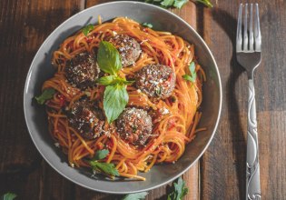 Συνταγή: Σπαγγέτι με κεφτεδάκια και σάλτσα ντομάτας