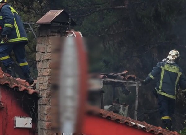 Φωτιά σε καφέ – μπαρ στους Άγιους Αναργύρους – Κάηκε ολοσχερώς το κατάστημα