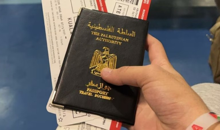 ΗΠΑ: Αναστέλλουν τις βίζες για σχεδόν όλους όσοι έχουν παλαιστινιακά διαβατήρια, γράφει η New York Times