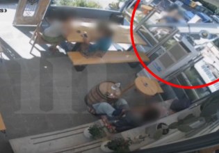 Γλυφάδα: Η στιγμή που ανατρέπεται ο γερανός και πέφτει σε καφετέρια – Βίντεο ντοκουμέντο