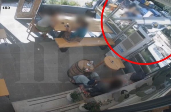 Γλυφάδα: Η στιγμή που ανατρέπεται ο γερανός και πέφτει σε καφετέρια – Βίντεο ντοκουμέντο