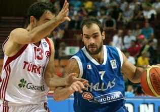 Γαλανόλευκη η παράδοση στο Ελλάδα – Τουρκία (vids)