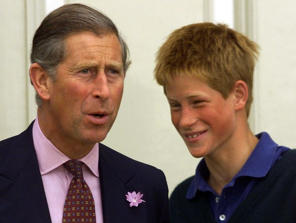 Ρήξη τέλος; Πρίγκιπας Χάρι και βασιλιάς Κάρολος συναντήθηκαν μετά από 20 μήνες – «Μυστικό τσάι»