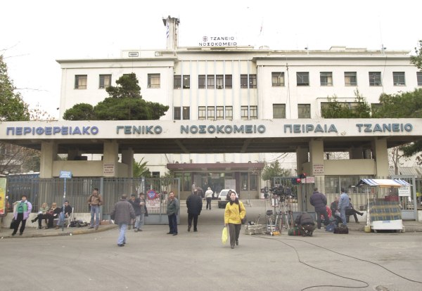 Στο χειρουργείο 81χρονη, έπειτα από επίθεση – Την ξυλοκόπησαν σε σχολή οδηγών
