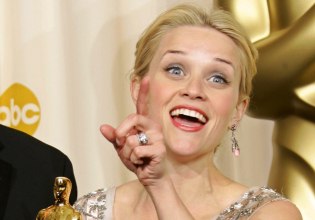 «Εκεί βρίσκεται το μέλλον»: Η Ρις Γουίδερσπουν θέλει οι γυναίκες να αγκαλιάσουν την Τεχνητή Νοημοσύνη