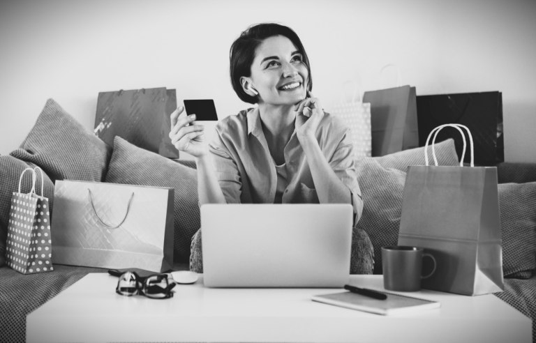 Εθισμός στα ψώνια από μέσα κοινωνικής δικτύωσης – Διαλύονται ακόμα και σχέσεις